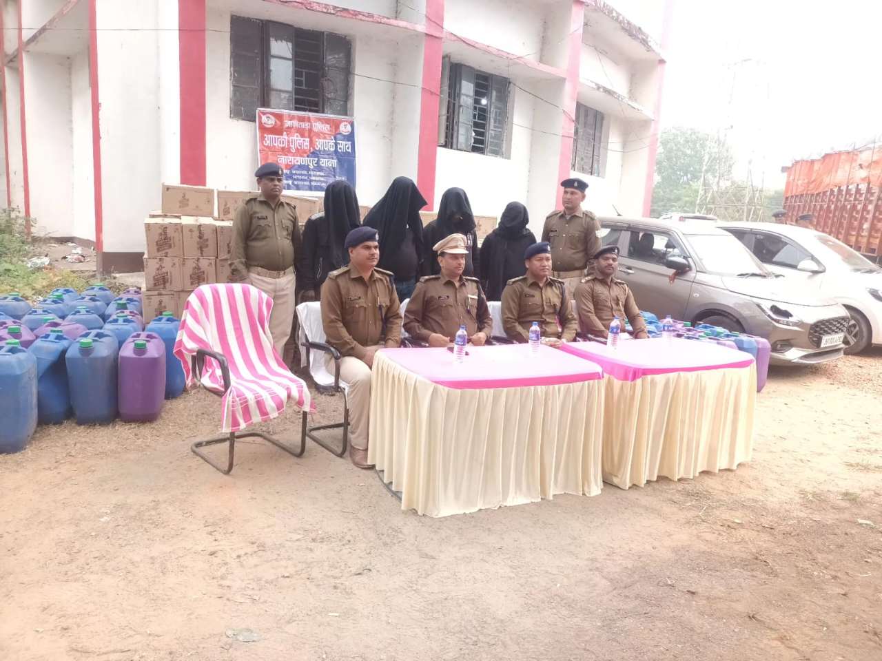 नकली विदेशी शराब तस्करी पर बड़ी कार्रवाई: जामताड़ा पुलिस ने तीन वाहनों से 225 पेटी शराब व 78 गैलन स्पिरिट जब्त, चार गिरफ्तार