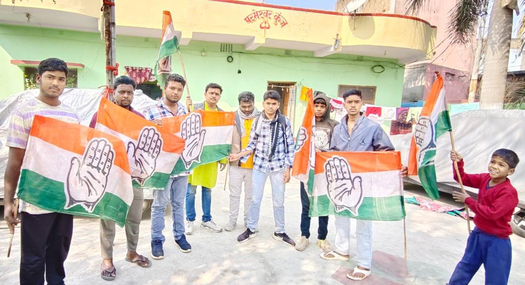हर घर लहराया तिरंगा और कांग्रेस ध्वज, स्थापना दिवस से पहले जामताड़ा नगर कांग्रेस का संदेश