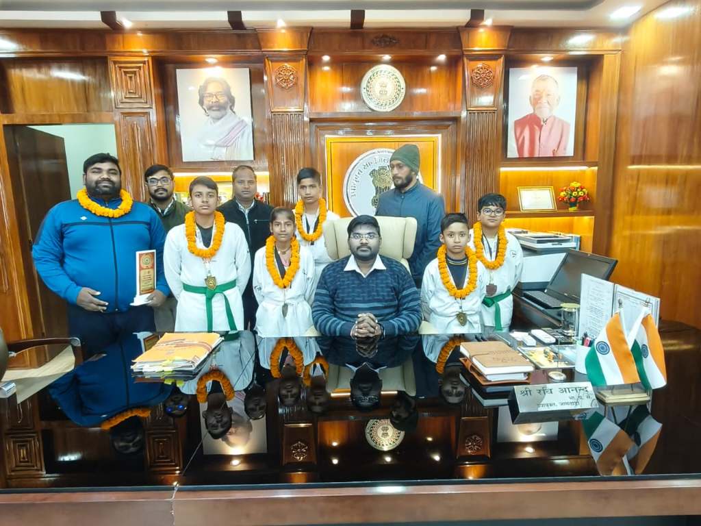 राष्ट्रीय ताइक्वांडो में जामताड़ा के सितारों की चमक, उपायुक्त ने किया पदकवीरों का सम्मान