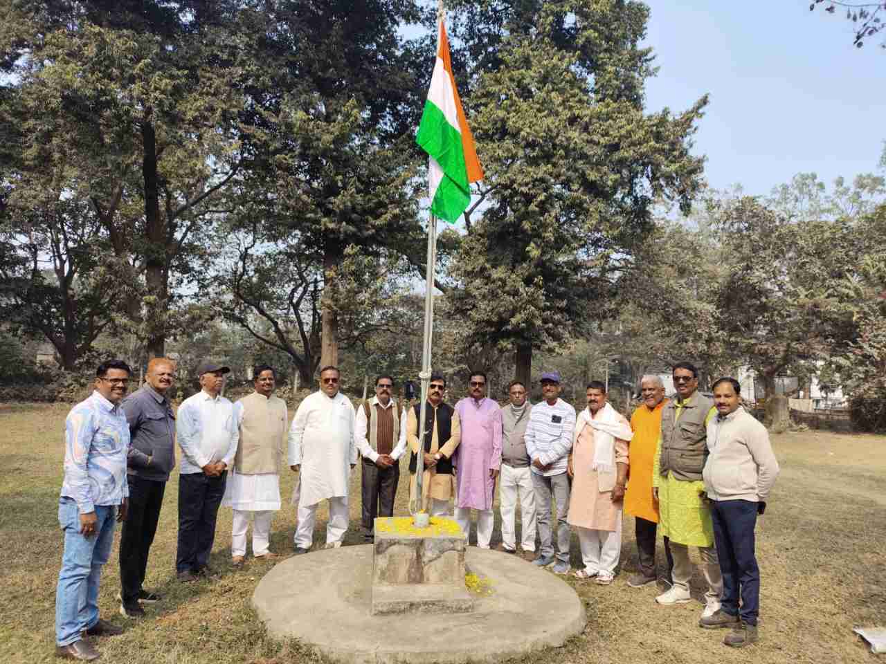 74 वर्षीय वरिष्ठ समाजसेवी के हाथों फहराया तिरंगा, क्षत्रिय समाज ने उत्साह से मनाया गणतंत्र पर्व