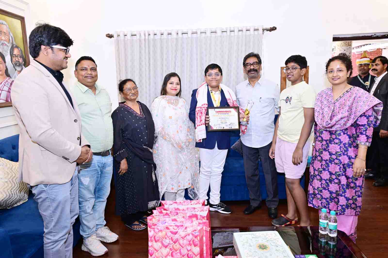 राष्ट्रमंडल स्वर्ण विजेता अधिराज ने मुख्यमंत्री से की शिष्टाचार भेंट, झारखंड का नाम रोशन करने पर सराहना