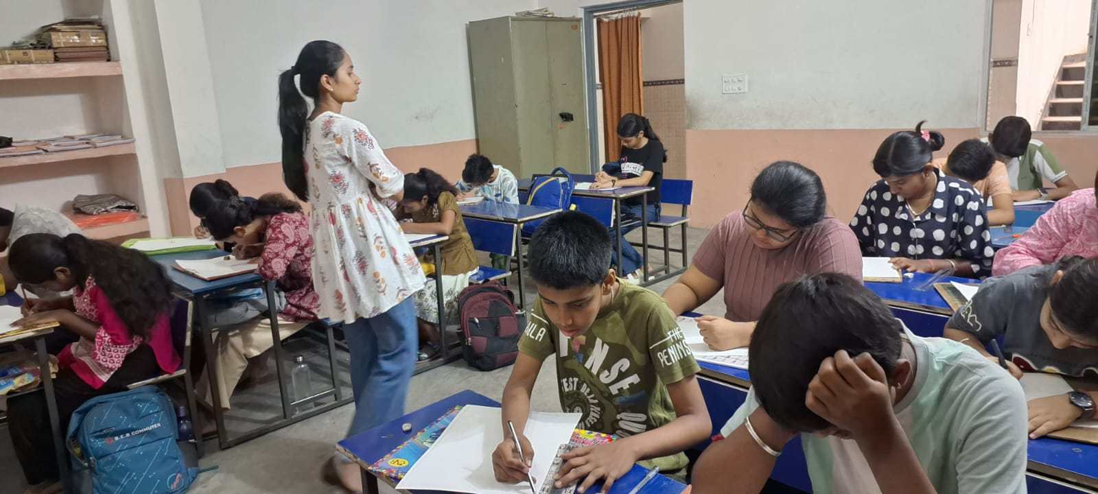 रंगों में झलकी प्रतिभा: मिहिजाम में फाइन आर्ट सेंटर की वार्षिक परीक्षा सफलतापूर्वक आयोजित