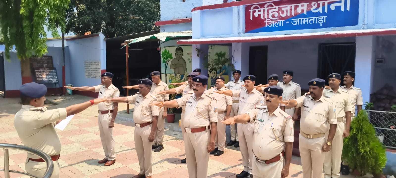 तंबाकू मुक्त समाज का संकल्प: मिहिजाम थाना परिसर में पुलिसकर्मियों ने ली जागरूकता की शपथ