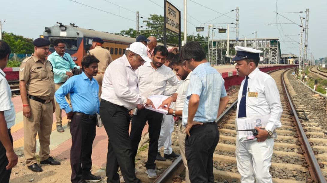 देवघर रेलखंड को मिलेगी नई रफ्तार, डीआरएम ने किया विशेष निरीक्षण; सुरक्षा और यात्री सुविधाओं पर दिया जोर