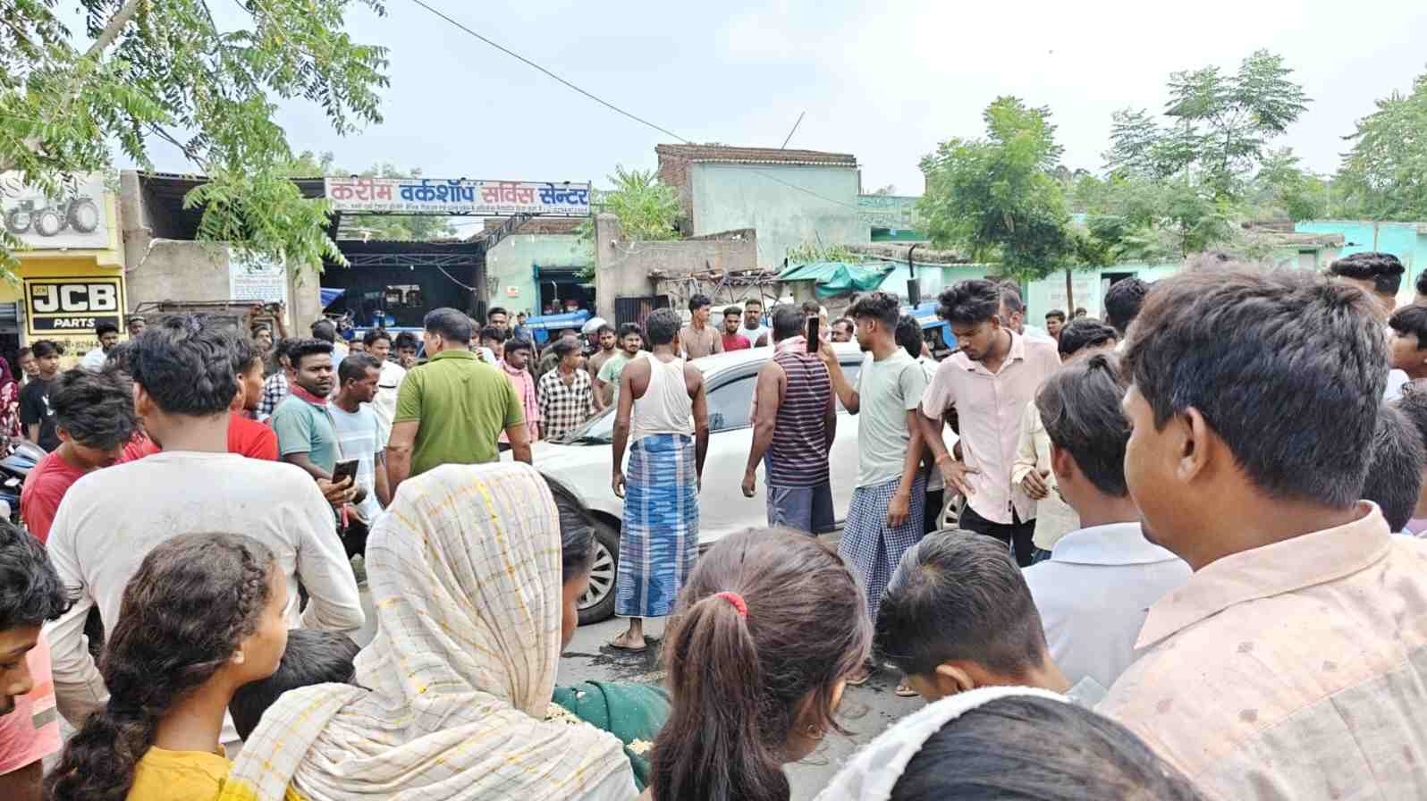 साहेबगंज हाईवे पर मौत का तांडव: तेज रफ्तार पिकअप ने छीनी दो युवकों की जिंदगी, गुस्साए ग्रामीणों ने किया चक्का जाम