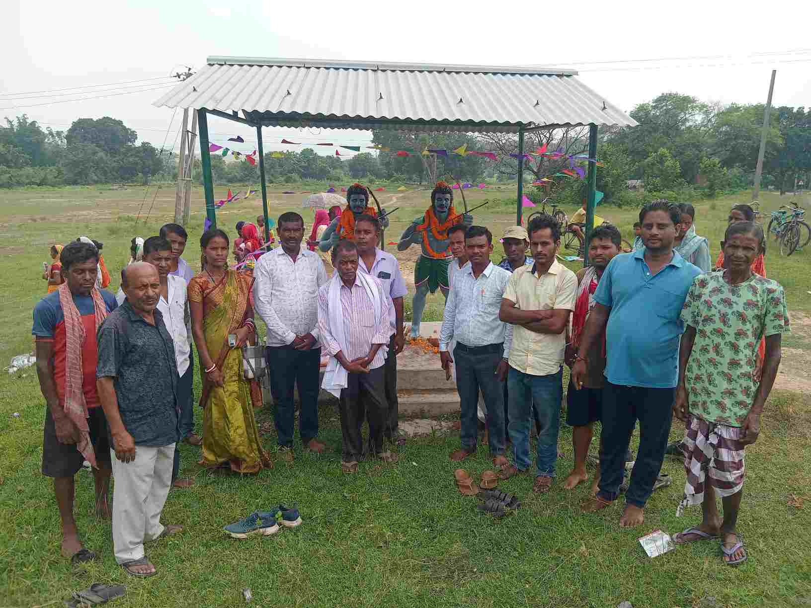 लदना में हूल दिवस पर वीर शहीदों को नमन, बलिदान की गाथा सुनाकर नई पीढ़ी को किया प्रेरित