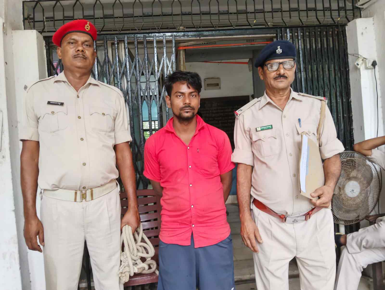 13 साल पुराने मामले में पुलिस की बड़ी कार्रवाई, वर्षों से फरार लाल वारंटी चढ़ा मिहिजाम पुलिस के हत्थे