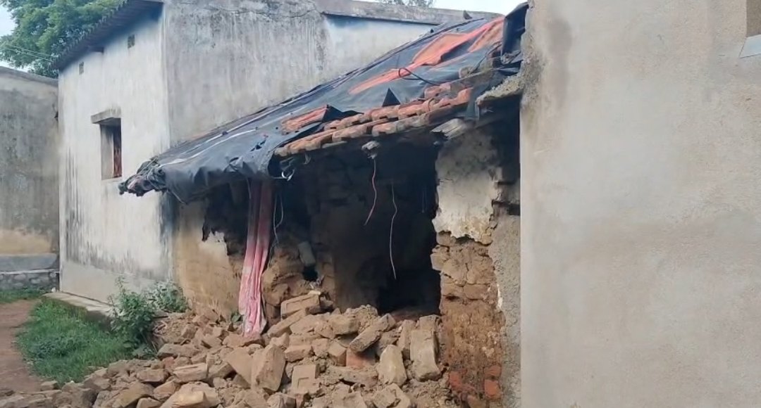 अंडाल में जमीन धंसने से मची अफरा-तफरी, सैकड़ों परिवारों ने घर छोड़े; खुले मैदान में शरण लेने को मजबूर लोग