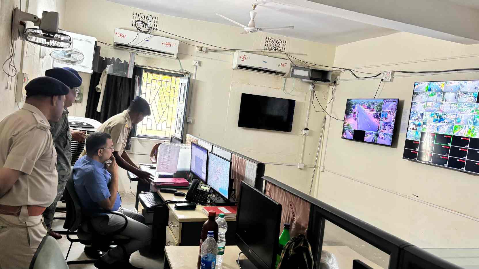 श्रावणी मेले को लेकर जामताड़ा पुलिस अलर्ट, एसपी ने कंट्रोल रूम और डायल-112 का किया औचक निरीक्षण
