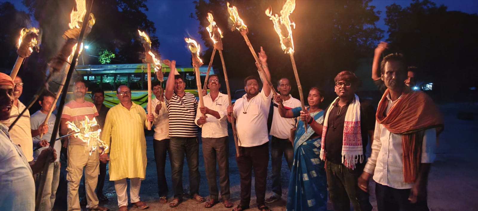 भाजपा का शक्ति प्रदर्शन: कुंडहित में मशाल जुलूस, 31 जुलाई के समाहरणालय घेराव को सफल बनाने का आह्वान