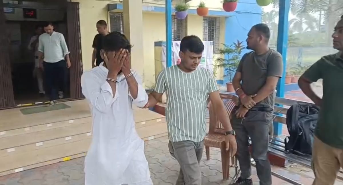 जामुड़िया में एसटीएफ का बड़ा एक्शन, दो देसी हथियार और कारतूस के साथ संदिग्ध हथियार तस्कर गिरफ्तार