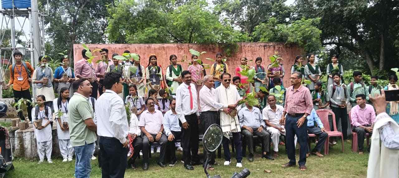 माताजी आश्रम में साहित्यिक प्रतिभाओं का महाकुंभ, दूसरे चरण की प्रतियोगिता में 12 संस्थानों के 60 प्रतिभागियों ने दिखाई रचनात्मक क्षमता