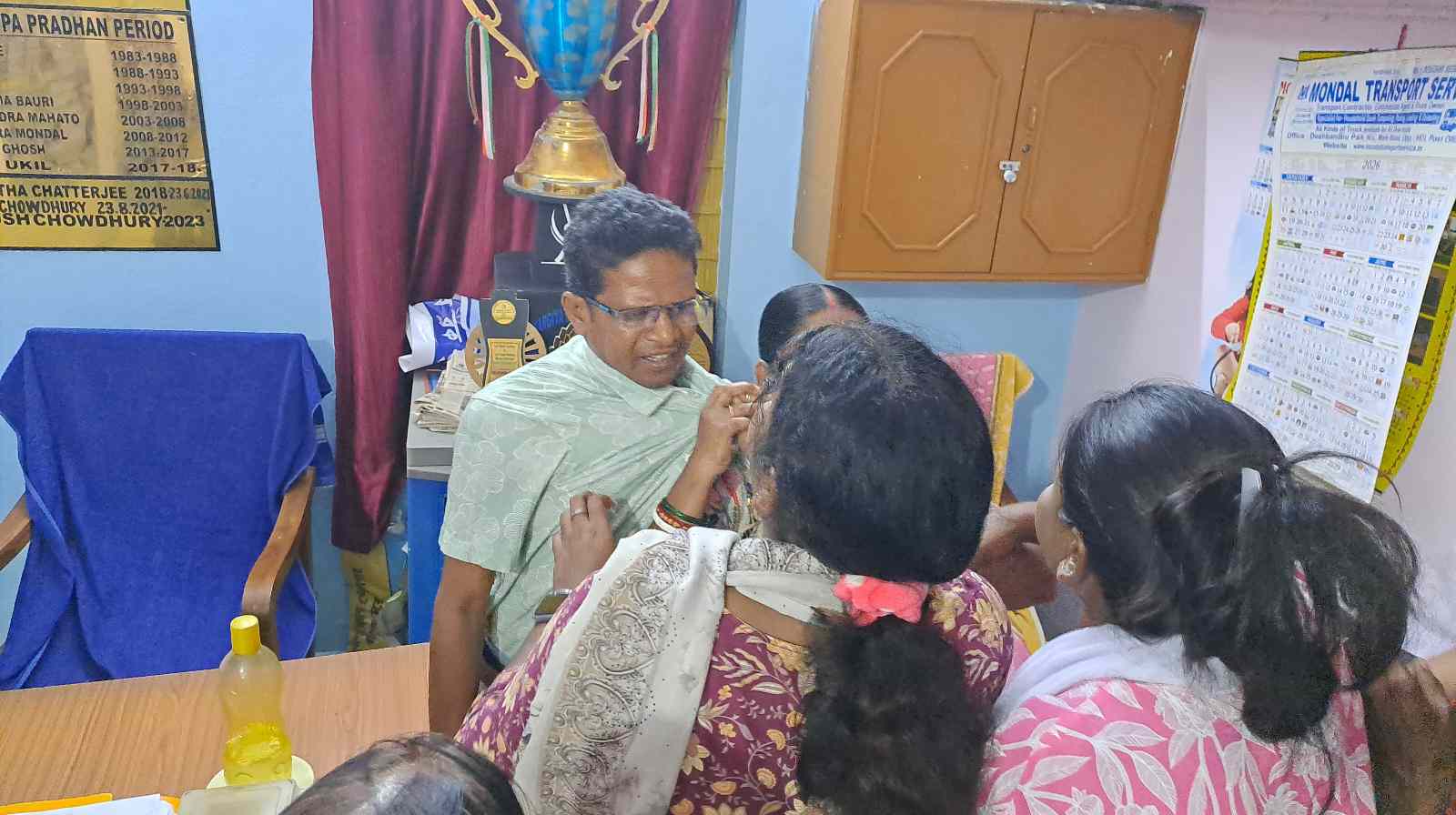रूपनारायणपुर पंचायत में बवाल: ‘प्रधान नहीं, पति चला रहे हैं कार्यालय’ के आरोप पर महिलाओं का उग्र प्रदर्शन