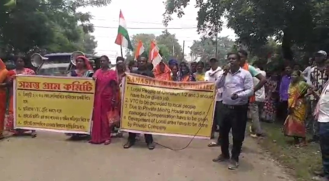 स्थानीय युवाओं को रोजगार देने की मांग पर चिंनाकुड़ी में उग्र प्रदर्शन, कोलियरी गेट पर ग्राम समिति ने सौंपा ज्ञापन