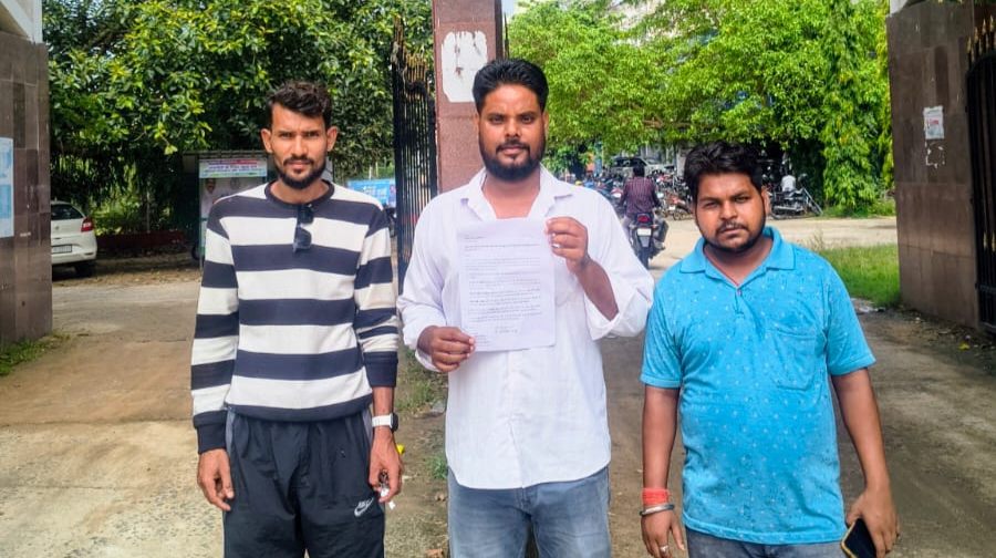 हिल रोड मोड़ से चित्तरंजन स्टेशन तक जाम से बेहाल लोग, यातायात सुधार की मांग को लेकर उपायुक्त को सौंपा ज्ञापन