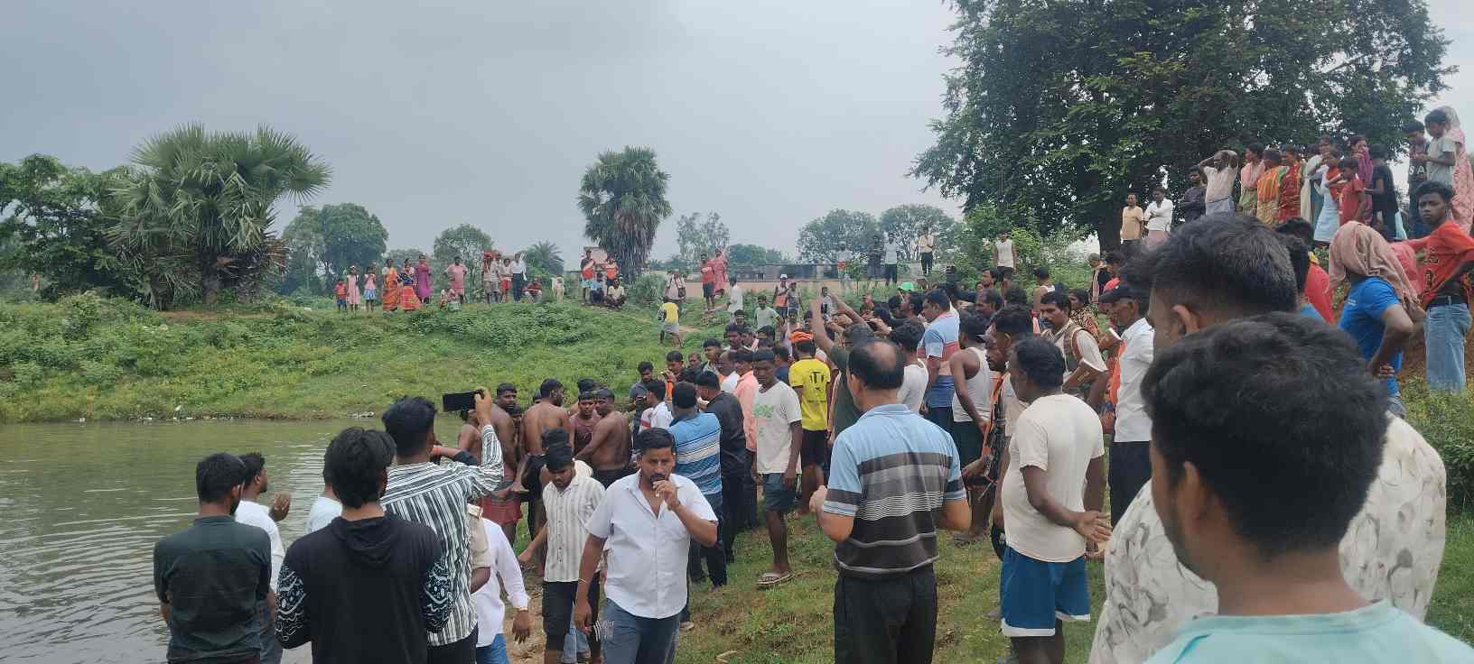 निर्माणाधीन फुटबॉल स्टेडियम के पीछे तालाब में डूबा युवक, गोताखोरों ने घंटों की मशक्कत के बाद निकाला शव
