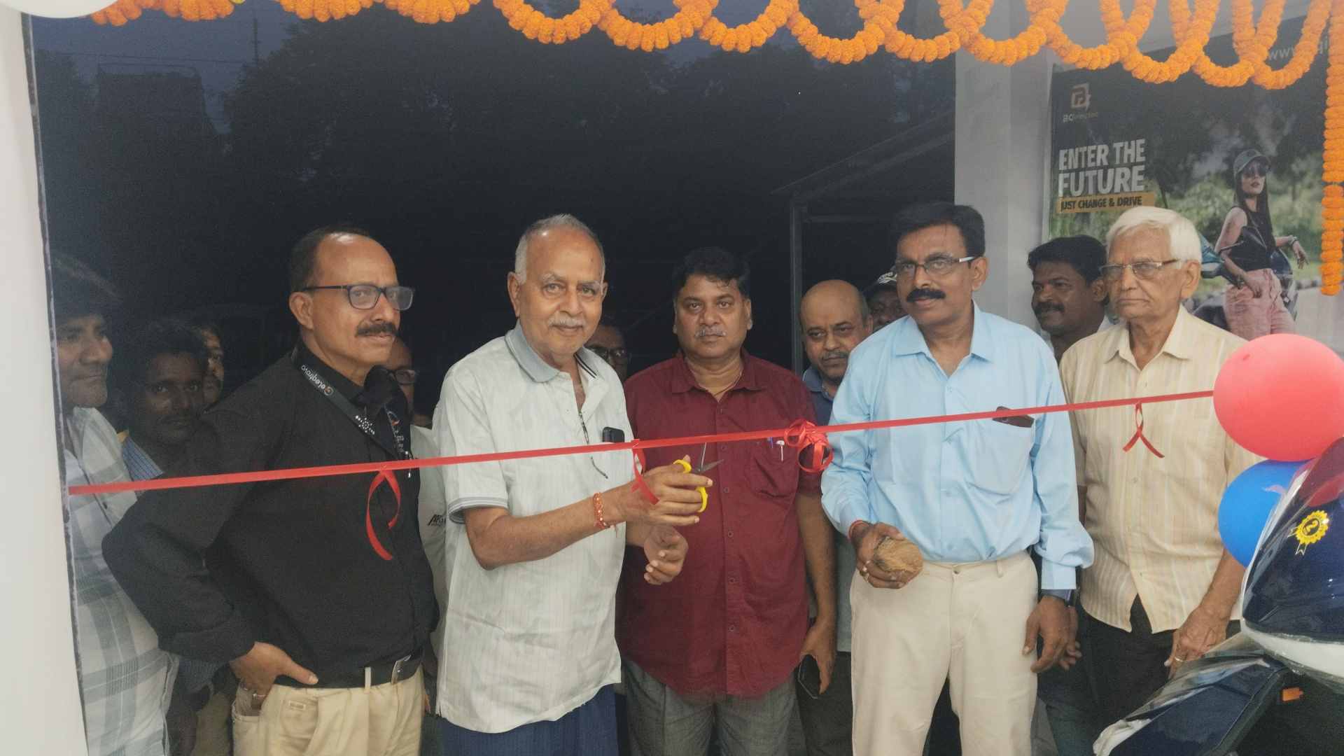 प्रदूषण पर लगाम की दिशा में मिहिजाम में नई पहल, सुषमा ईवी शोरूम का भव्य शुभारंभ