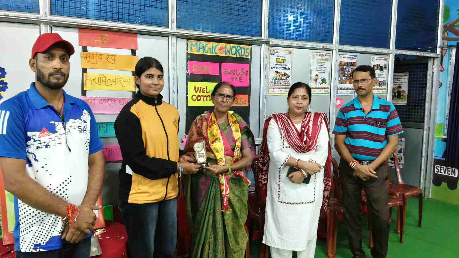 राष्ट्रीय खेल दिवस पर चमेली देवी ने बढ़ाया खिलाड़ियों का हौसला, प्रतिभाओं को किया सम्मानित