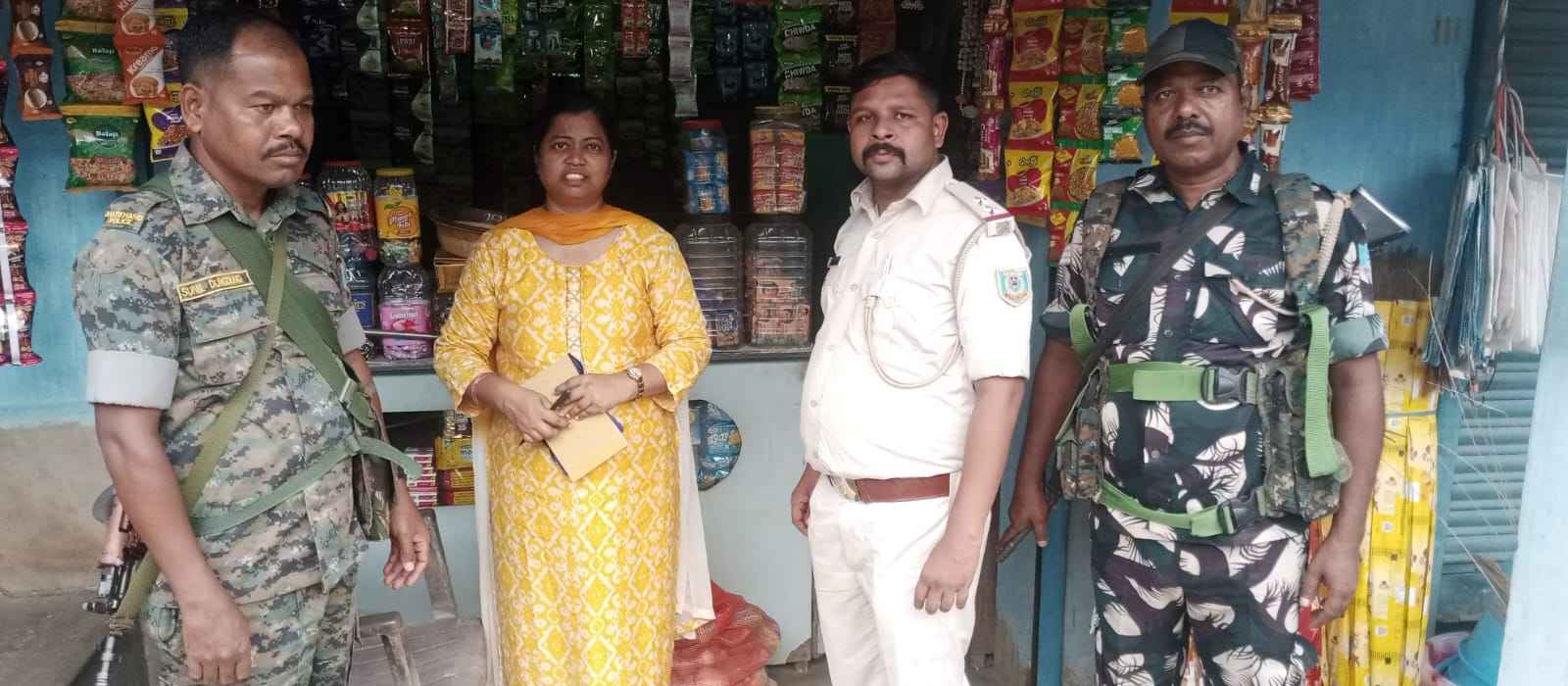 तंबाकू विक्रेताओं पर प्रशासन की छापेमारी, 5 दुकानदारों से वसूला गया 1200 रुपये जुर्माना
