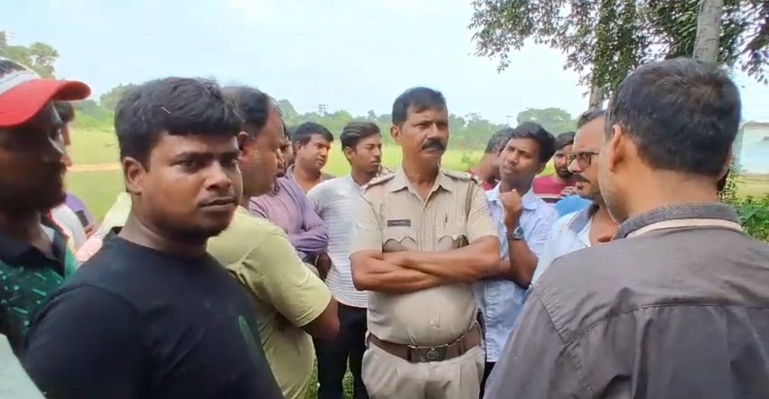 आसनसोल में टोटो पर रोक से 500 परिवारों की आजीविका संकट में, दुर्गापूजा से पहले चालकों ने लगाई विधायक से गुहार