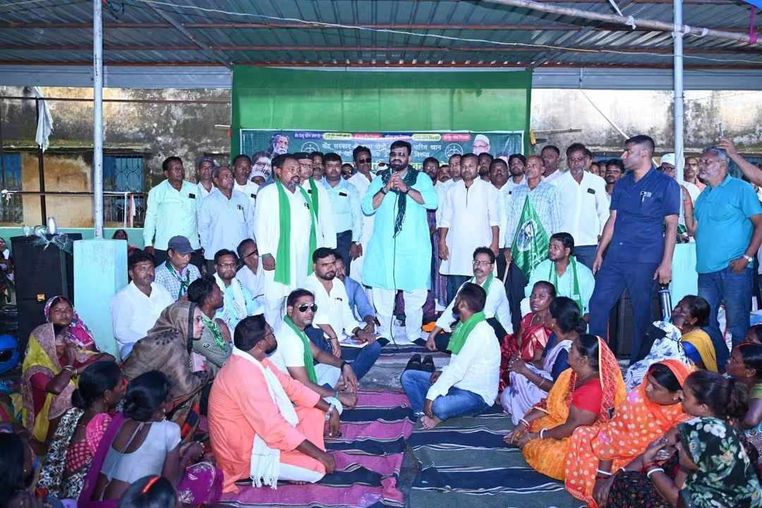 MMDR संशोधन विधेयक के विरोध में मधुपुर में झामुमो का धरना, झारखंड के प्राकृतिक संसाधनों पर अधिकार की उठी आवाज