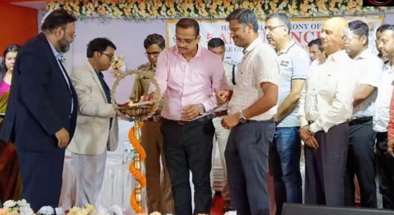 जमुड़िया में आपात स्वास्थ्य सेवाओं को मजबूती, श्याम सेल ने पांच आधुनिक एंबुलेंस किए समर्पित