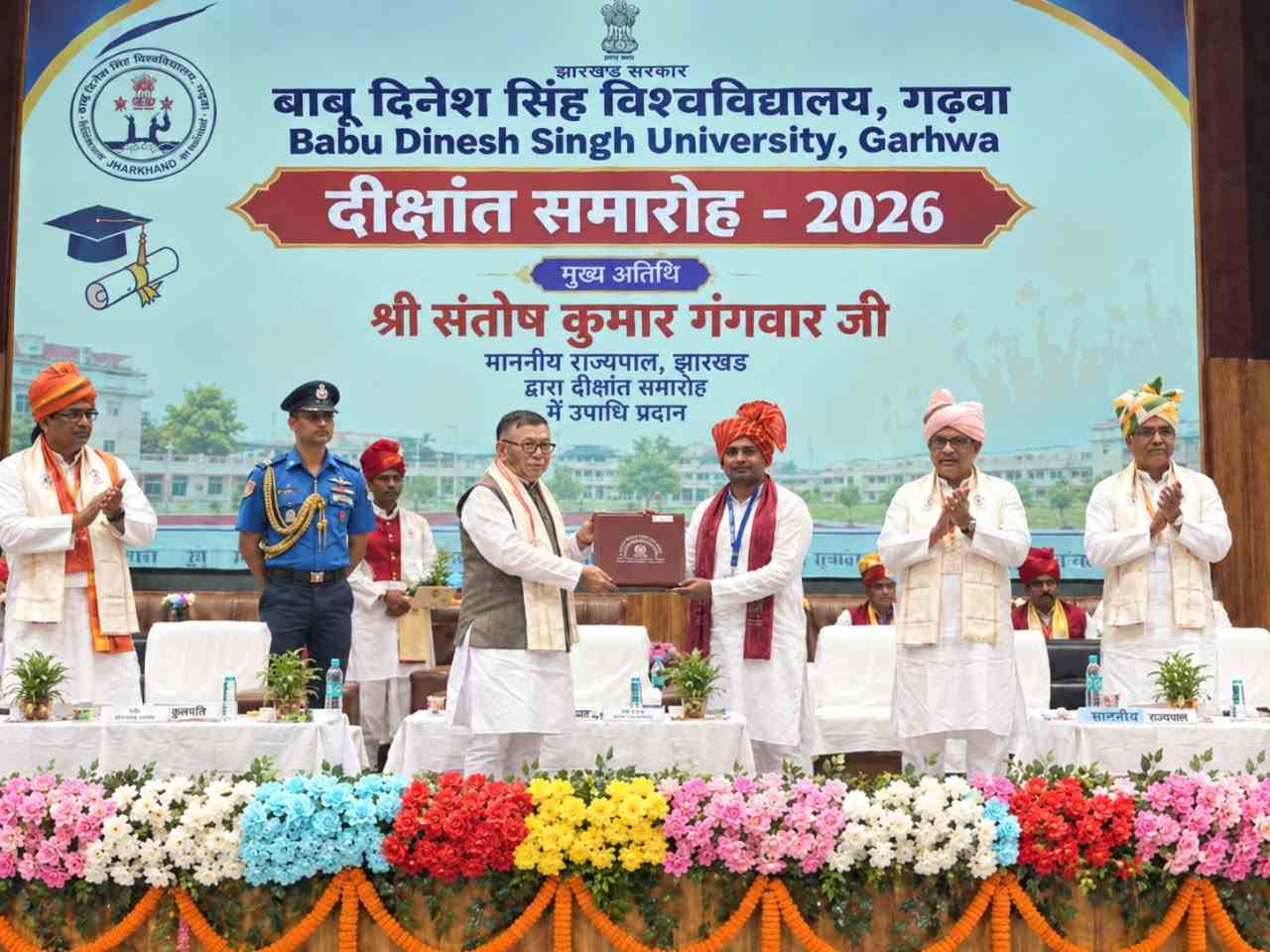 मिहिजाम के युवा दंत चिकित्सक डॉ. शशि शेखर सुमन को राज्यपाल ने प्रदान की MDS की उपाधि